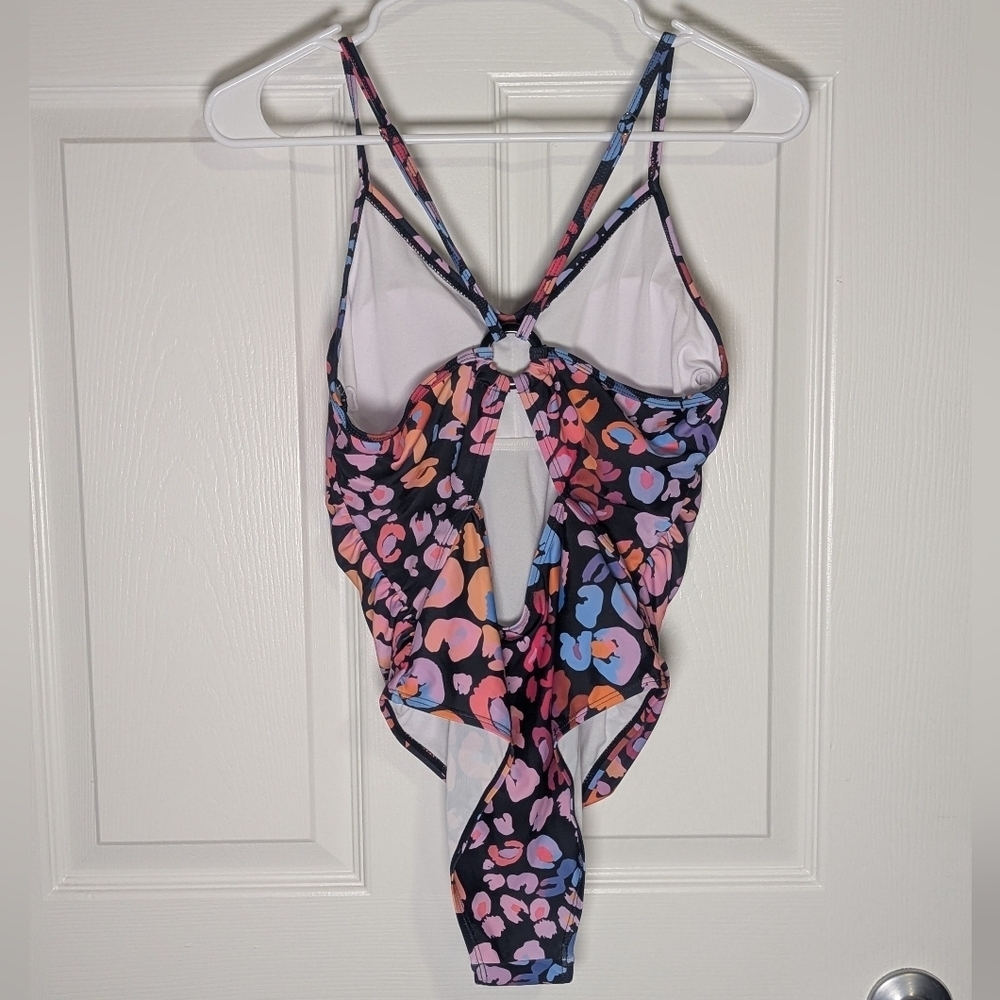 Cupshe NWT One Piece Swimsuit Cutout Strappy Back Leopard Print Medium - Picture 3 of 4